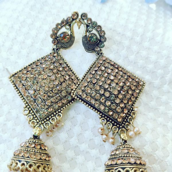 Handcrafted Earrings – Elegance in Every Detail